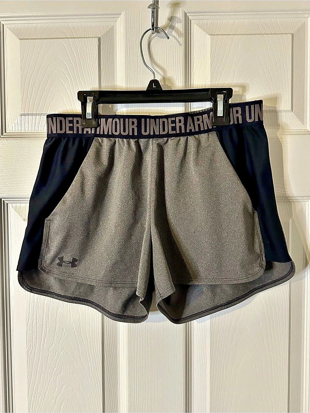 Under Armour HeatGear Loose Women’s Running Shorts Gray Size M